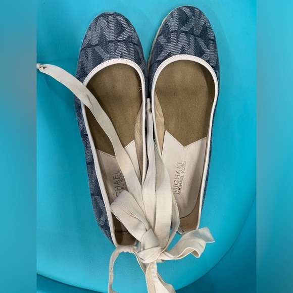 Michael Kors Fairleys Girls Silver Blue Logo Ankle Strap Ballet Flats Shoes - Picture 3 of 4